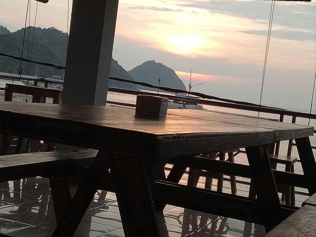 Bajo Sunset Hostel ลาบวนบาโจ ภายนอก รูปภาพ