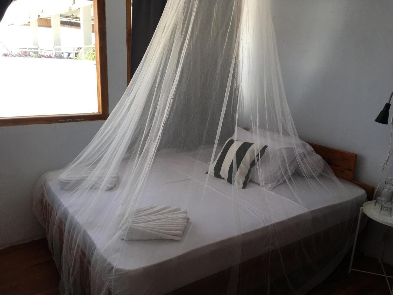 Bajo Sunset Hostel ลาบวนบาโจ ภายนอก รูปภาพ